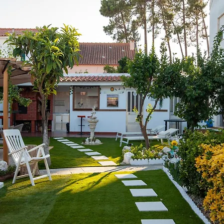 Casa de Férias Aroeira Garden *
