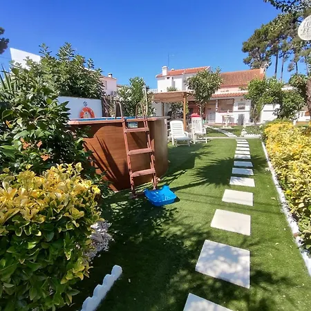 Casa de Férias Aroeira Garden *