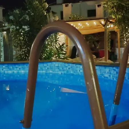 Casa de Férias Aroeira Garden *